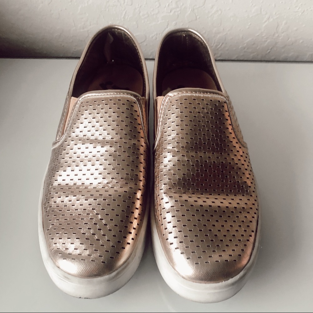 Rose metallic loafer